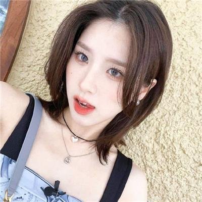 高墙、黑色与帅小伙